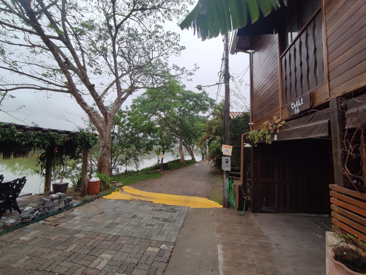 Casa em frente ao lago em atibaia.jpg