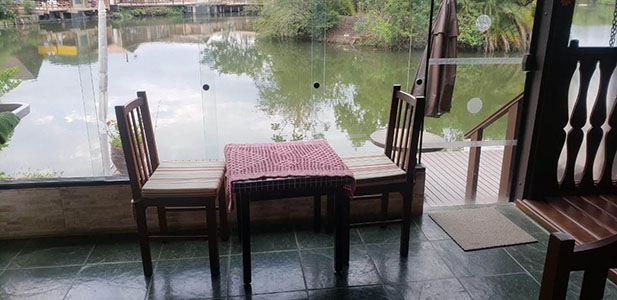 Casa no interior na beira do lago 13.jpg