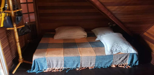 Casa no interior na beira do lago 3.jpg