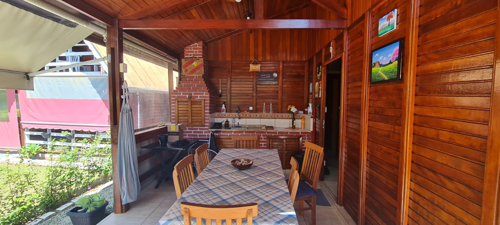 Casinha perto do lago em atibaia.jpg