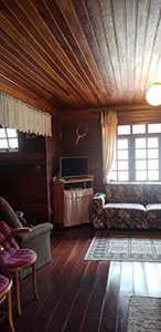 Casa no interior na beira do lago 4.jpg