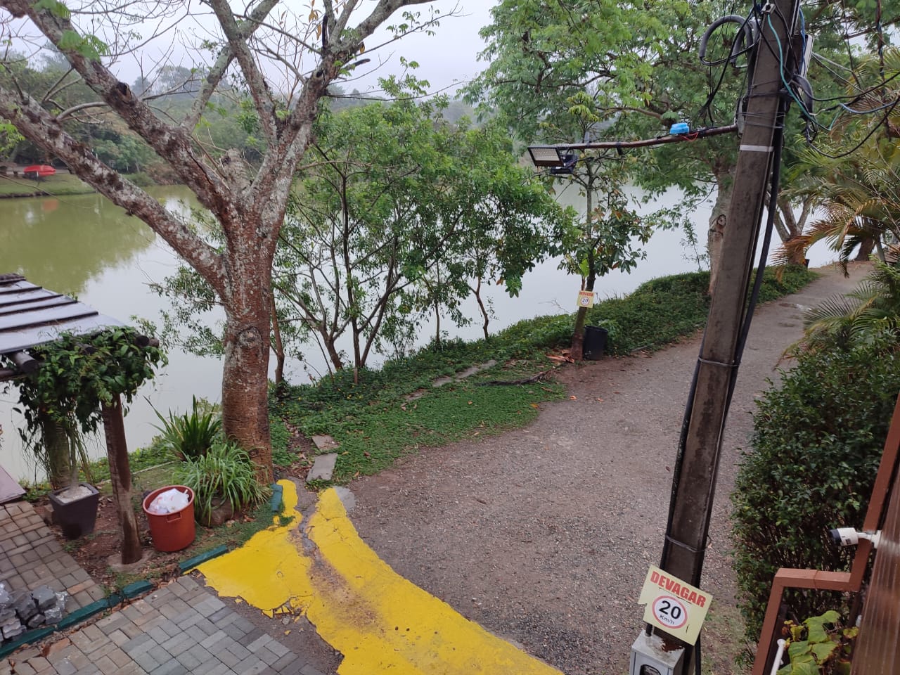 Casa em frente ao lago em atibaia 14.jpg