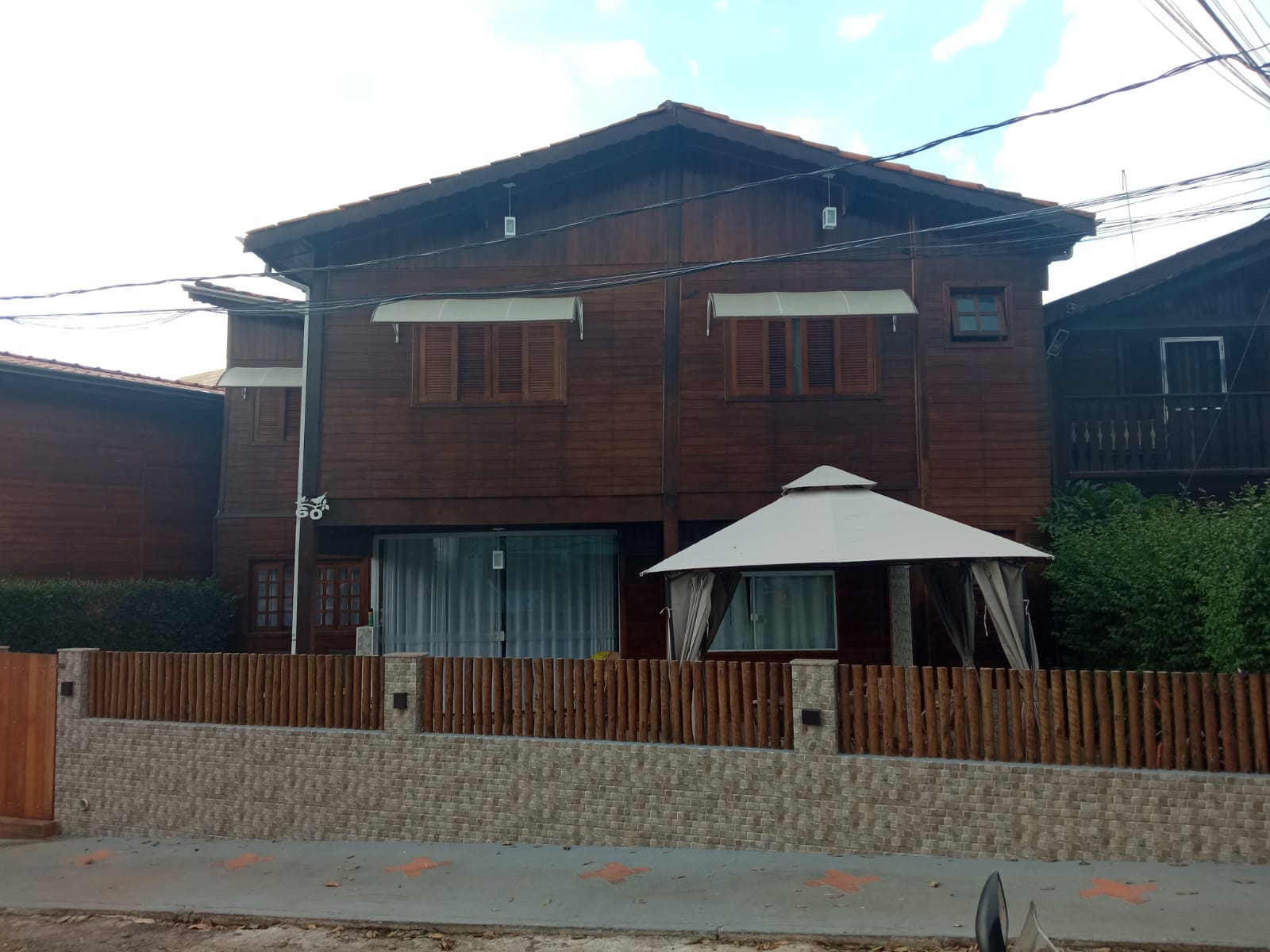 Casa de madeira no interior Atibaia linda 1.jpg