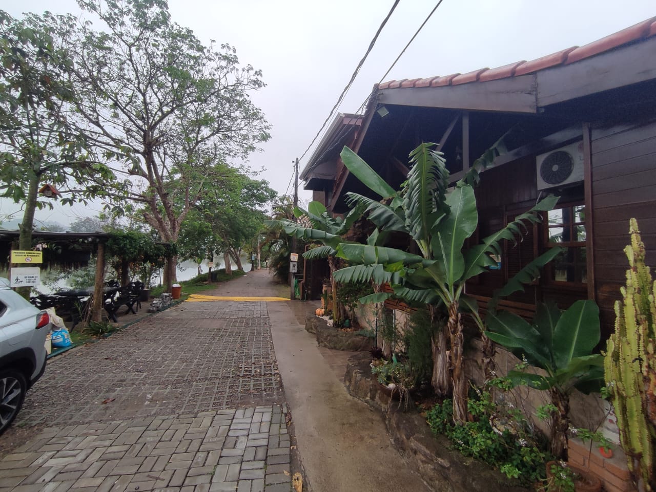 Casa em frente ao lago em atibaia 2.jpg