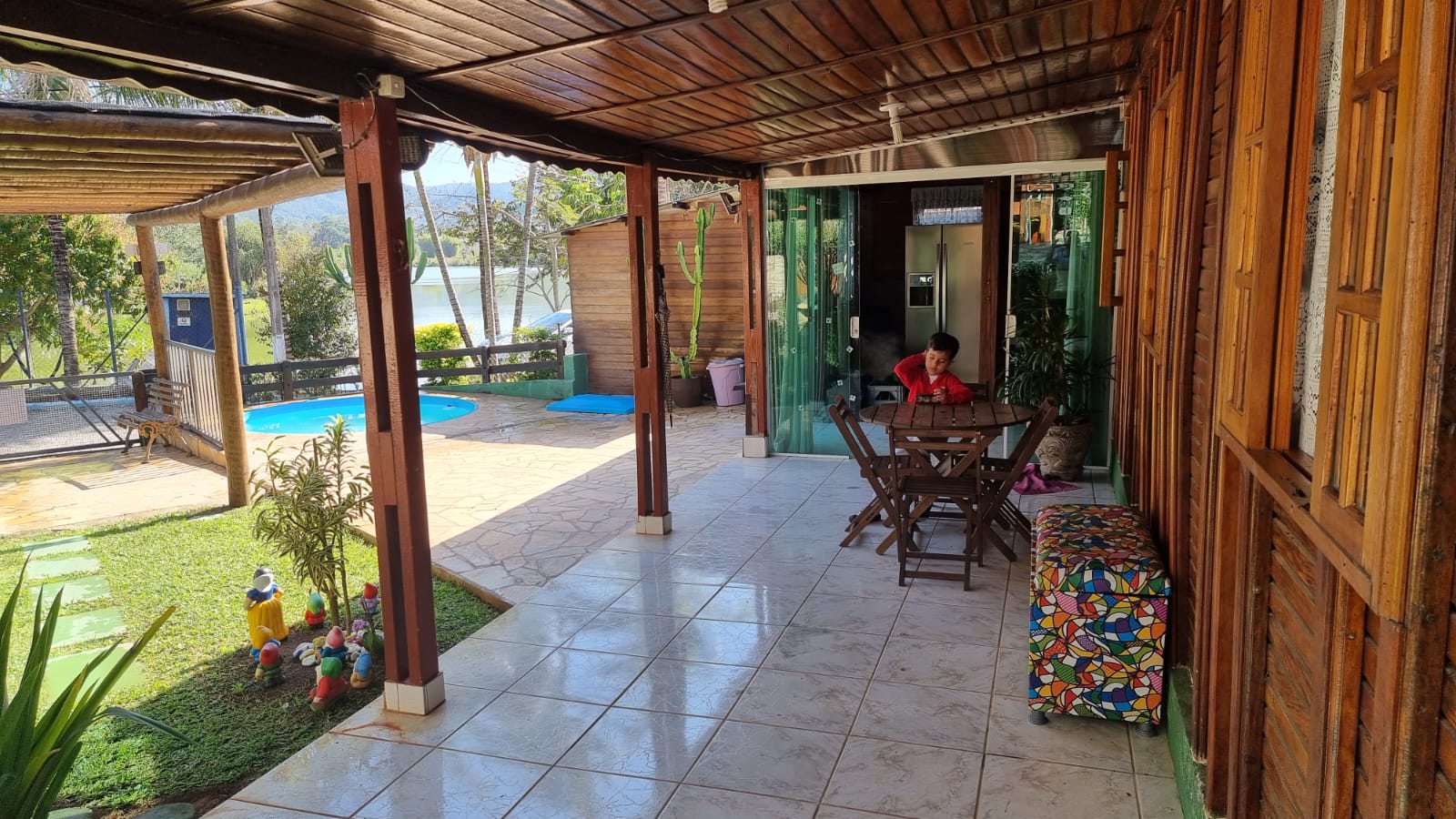 casinha em atibaia com piscina.jpg